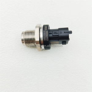 Capteur de pression de rail commun de carburant pour pièces d'excavatrice 0281002937 VOE20792328 20792328 pour EC210B EC240B - Product Image 3