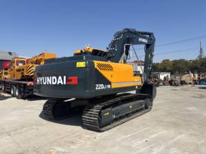 Excavadora de orugas hidráulica de 22 toneladas Hyundai R220LC 9S usada de alta calidad para proyectos de construcción y movimiento de tierras - Product Image 2