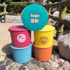 Cubo Pequeño Multiusos de Plástico con Tapa 26x20cm para Uso Diario, Colores Surtidos - Product Image 1