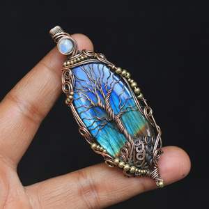 Colgante de Labradorita Fuego Rara Envuelto en Alambre, Diseño Árbol de la Vida de Labradorita Azul, Latón de Grado Premium, Estilo Étnico de Moda - Product Image 1