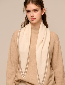 ผ้าพันคอแคชเมียร์แท้ 100% น้ำหนักเบา แบบสามเหลี่ยม ดีไซน์หรูหรา ขอบลายทาง สำหรับขายส่ง (OEM) - Product Image 2