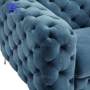 Ensemble de canapés design de luxe <span class=keywords><strong>Canapé</strong></span> de salon <span class=keywords><strong>Canapé</strong></span> Chesterfield moderne en tissu à trois <span class=keywords><strong>places</strong></span> et boutons tuftés avec pieds en métal inoxydable - Product Image 4