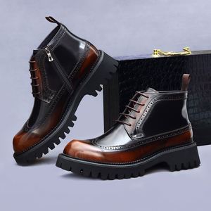 Bottes Martin pour hommes à semelles épaisses, style robuste, finition cuir brillant, style anglais, brogues tendance en cuir véritable - Product Image 1