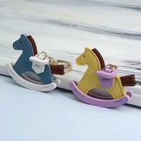 Porte-clés Cheval à Bascule en Cuir de Luxe en Gros, Accessoire Pendentif Poney Fait Main en PU pour Sac à Main Femme