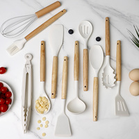 Offre Spéciale 12 pièces cuisson Silicone ustensiles de cuisine ensemble outils de cuisine Silicone ustensiles de cuisine avec manche en bois et seau de rangement