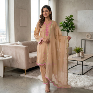Conjunto Indio-Pakistaní Bordado en Rosa Beige, Túnica Ligera, Pantalones Palazzo y Dupatta de Tela de Red, para Fiestas y Bodas - Product Image 1