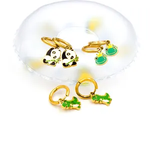 Aros Pequeños de Acero Inoxidable Coloridos, Chapados en Oro de 18K, Lindos Pendientes Infantiles con Diseño de Panda, Rana y Dinosaurio para Niñas - Product Image 1