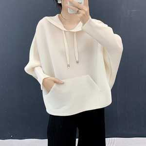 Suéter de Manga Larga con Bolsillo Canguro, Estilo Minimalista Otoñal, Tejido 100% Poliéster de Color Sólido, Marca PY Miyake - Product Image 1