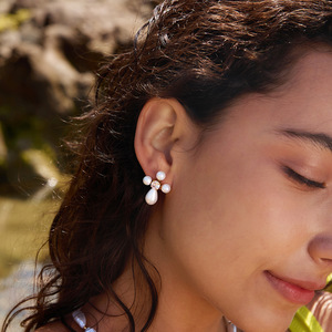 Pendientes de Perlas con Forma de Cruz, Grado AAA, Acero de Titanio, Diseño Geométrico, Engaste de Garra, para Uso Diario - Product Image 3