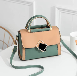 Nouvelle sacoche bandoulière en cuir de vache avec fourrure unisexe, fabriquée à la main en cuir véritable vintage, idéale pour les voyages - Product Image 1