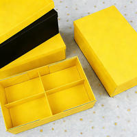 Boîtes cadeaux en papier rigide pour vêtements, bijoux, vente au détail, avec logo personnalisé, couvercle et base jaunes