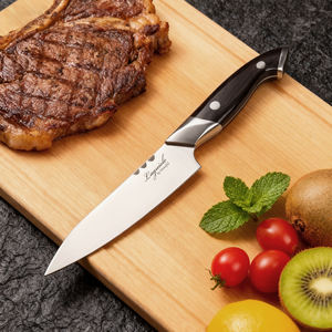 طقم سكاكين سانتوكو ياباني من 5 قطع بمقبض خشبي مريح وشفرات من الفولاذ عالي الكربون حادة ومتينة - Product Image 5