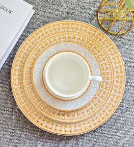 Gran Oferta personalizada, juego de restaurante de pasarela roja de lujo nórdico de 4 piezas, plato de cerámica con caja de regalo - Product Image 4