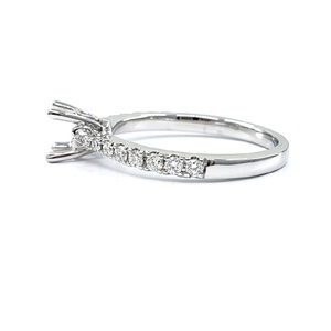 Anillo de compromiso y boda de oro blanco macizo de 18k con diseño elegante y halo de diamantes reales, de alta calidad, fabricado en China. - Product Image 2