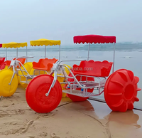 Équipement de jeux aquatiques d'extérieur - Tricycle aquatique à 3 grandes roues avec pédalier et pare-soleil pour parcs d'attractions et utilisation en mer, en matériau PE
