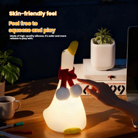 Mini veilleuse LED en forme de canard à changement de couleur avec capteur de clignotement en silicone pour bébés et enfants