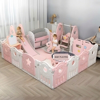 Ensemble de terrain de jeu intérieur tout-en-un pour enfants avec toboggan, balançoire, piscine à balles et parc de jeu sécurisé pour les tout-petits