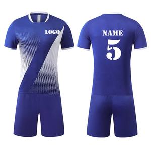 تصميم جديد لقمصان كرة القدم الرياضية مع شورت وجوارب باللونين الأحمر والأبيض، طقم قميص كرة قدم للأطفال والشباب، تصنيع حسب الطلب للرجال - Product Image 3