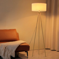 Lampe de table design moderne lampe sur pied de décoration lin tissu trépied lampadaire en métal pour hôtel salle de lecture chambre à coucher