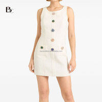 Boutique de luxe de haute qualité Vêtements personnalisés Usine Tweed blanc Sans manches Slim Fit O-cou Poches Mini robe pour les femmes
