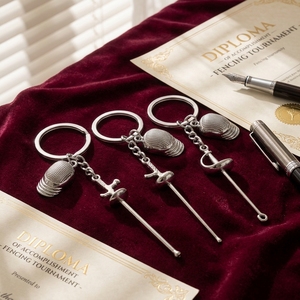 Petits cadeaux créatifs porte-clés d'escrime pendentif Paris Sports Souvenirs feuille épée <span class=keywords><strong>sabre</strong></span> sport petit pendentif - Product Image 2