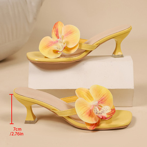 Mules blanches à talons pour femmes avec fleur d'orchidée 3D et <span class=keywords><strong>talon</strong></span> chaton - Product Image 4