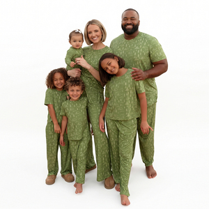 Conjunto de Pijamas Familiares con Estampado de Montaña Verde, de Algodón y Fibra de Bambú, Transpirables, Ropa Casual para Mamá, Papá, Niños e Infantes - Product Image 1