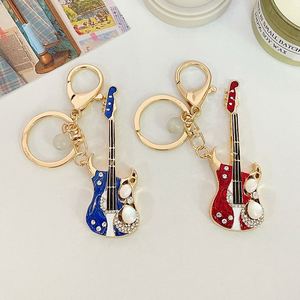 גיטרה Keychain עבור אוהבי מוסיקה מיני חמוד בס פרל ריינסטון מפתח שרשרת טבעת לילדים רכב מתכת מפתח טבעת חשמלי גיטרה מפתח - Product Image 5