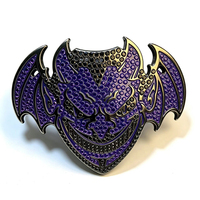 Lila Strass-Fledermaus-Dämon Metall-Abzeichen, Gotisches 3D-Emaille-Hut-Metall-Etikett, Punk-Dekor-Pin für Kleidung, Mützen, Jacken
