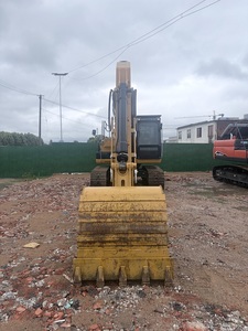 Excavatrice sur chenilles d'occasion CAT 320D2L 20 tonnes avec moteur C7.1 d'origine Caterpillar pour travaux de terrassement et construction en carrière - Product Image 6