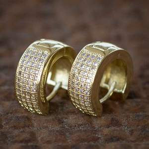 Tiffany & Co. Orecchini a Cerchio in Oro Massiccio 18K con Diamanti Taglio Brillante Rotondo, Incastonatura a Canale, Lusso per Uso Quotidiano, Unisex - Product Image 4