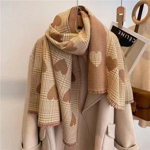 Bufanda Larga con Estampado de Corazones a Cuadros para Mujer, 100% Acrílico, Térmica, Cálida para Invierno, Estilo Clásico para Adultos - Product Image 3