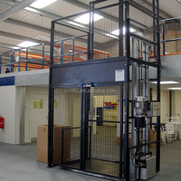 Monte-charge hydraulique à filet de protection pour entrepôt extérieur, modèle Konty SJD