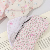Étui à lunettes portable en polyester avec logo personnalisé, motif fraise et rose, idéal pour les voyages et le tourisme