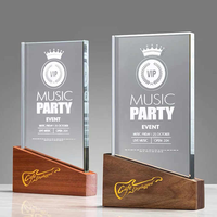 Gravure personnalisée Crystal Glass Award Trophée Base en bois Trophée en cristal MH-NJ00704