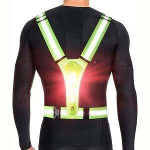 Gilet réfléchissant à LED pour la sécurité en course avec éclairage LED intégré Protection de type 1 certifiée EN 20471 - Product Image 4
