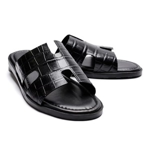 Nouvelles tongs en cuir pleine fleur pour hommes, style coréen 2025, sandales d'été tendance pour l'extérieur, chaussures de plage, pantoufles, logo personnalisé - Product Image 4