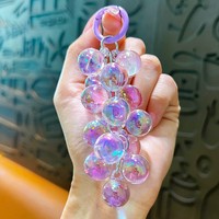 Porte-clés en acrylique irisé en forme de grappe de raisins, breloque de sac mignonne en perles de cristal, porte-clés de voiture créatif, vente en gros