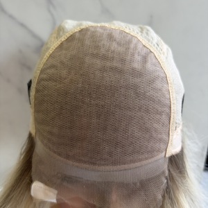 Perruque Courte en Cheveux Humains Naturels avec Dessus en Soie, Nœuds Invisibles, Effet Cuir Chevelu Naturel, Couleurs Blond Clair Mèches, Prête à l'Expédition - Product Image 6