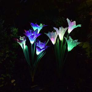 Lampes solaires de jardin à 4 têtes en forme de lys, LED à changement de couleur, décoration de pelouse extérieure, résistantes à l'eau, autoportantes - Product Image 3