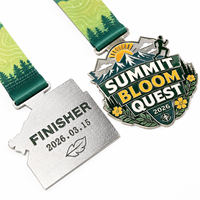 Médaille de fin de course de trail et de randonnée en alliage de zinc 3D personnalisée 2026, médailles de récompense sportives en métal émaillé souple avec ruban