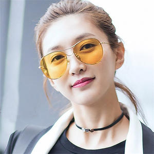 Gafas de Sol Aviador Qianai con Marco Metálico Dorado, Protección UV400, Unisex, Modernas, para Conducir, Tipo 3 Lentes, Material AC - Product Image 4