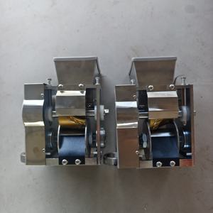 Máquina Automática para Hacer Samosas, Dumplings y Empanadas con Motor Central, Acero Inoxidable de Grado Alimenticio, Capacidad de Producción de 70 Piezas/Min - Product Image 4