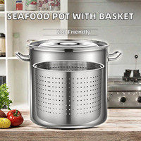 Ensemble de marmites classiques en acier inoxydable avec couvercle et panier égouttoir perforé, pour la cuisson de soupes et la préparation culinaire en restaurant commercial