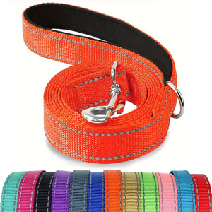 Correa de cáñamo resistente de alta calidad con logotipo reflectante personalizado y mango acolchado, ideal para paseos diarios y entrenamiento. - Product Image 1