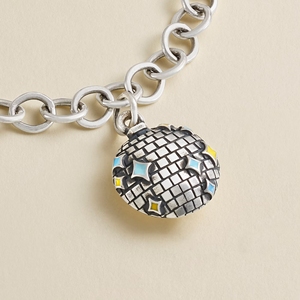 Breloques en argent sterling S925 sur le thème de James Avery : Boule disco, Rouge à lèvres, Maison en pain d'épices, Cérémonie de remise des diplômes et Croix - Product Image 6