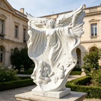 Statue d'ange ailé de grande taille en marbre sculpté à la main, style néoclassique, pour cour d'église, avec figures.
