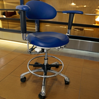 Chaise d'hôpital réglable en cuir PU, tabouret médical ergonomique avec siège rembourré, dossier solide, roulettes et repose-pieds pour clinique, école, atelier