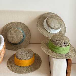 Sombrero de paja de hierba salada <span class=keywords><strong>con</strong></span> serigrafía y cinta, estilo Old Money francés, hueco y plano, para mujer, ideal para viajes, vacaciones y playa en verano. - Product Image 1