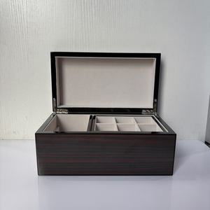 Boîte à montres en bois durable fabriquée à la main, forme carrée, rangement élégant, présentoir pour montres précieuses, matériaux en cuir PU, marque DS - Product Image 6